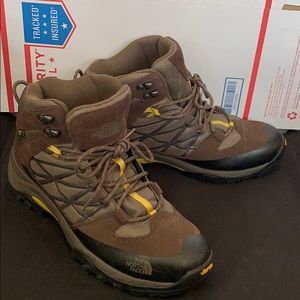Like new The North Face all terrain hiking Boots